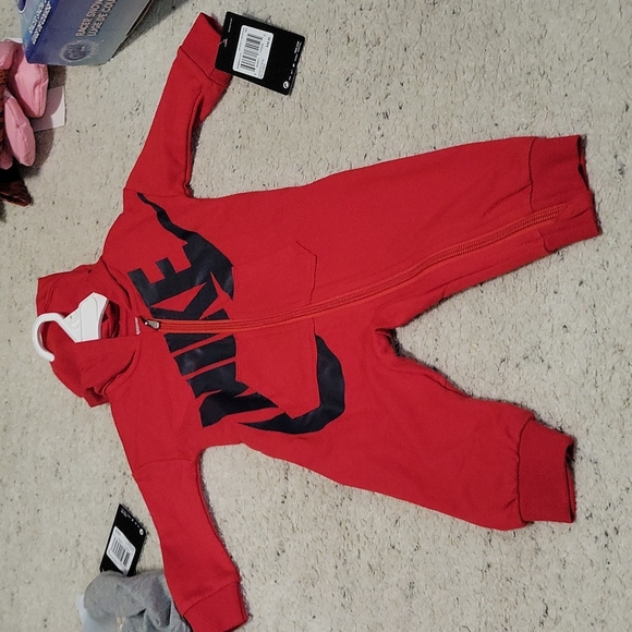 nike one piece with hoodie - Picture 2 of 3